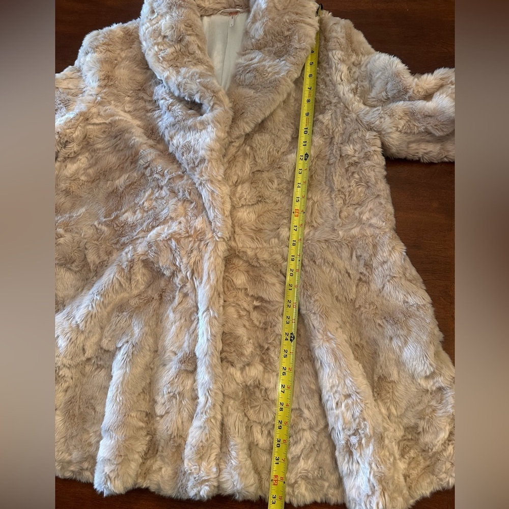 Hard to find!! 🎊Free People Faux Fur Coat - Picture 6 of 7